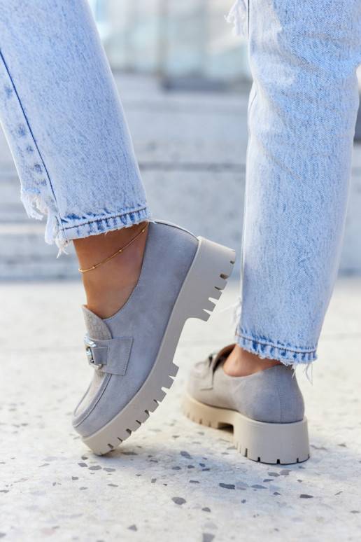 Módne topánky vyrobené zo semišovej...