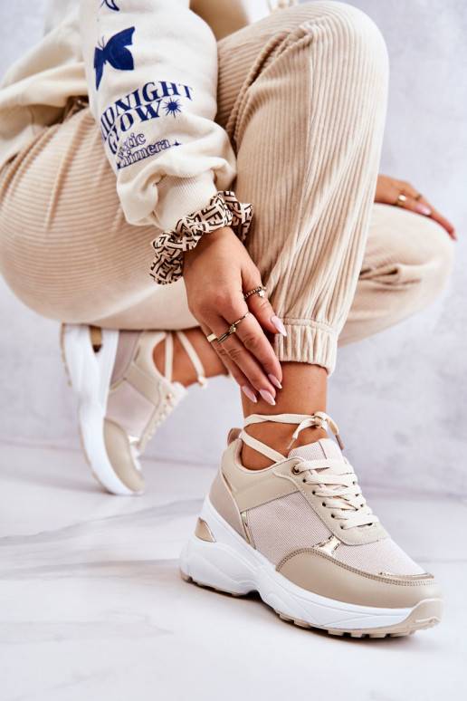 Lesklá športová obuv s béžovou... Lesklá športová obuv s béžovou...