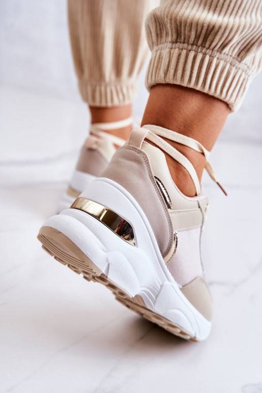 Lesklá športová obuv s béžovou... Lesklá športová obuv s béžovou...