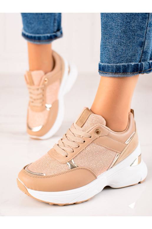 Štýlovo riešený model obuvi Sneakers...