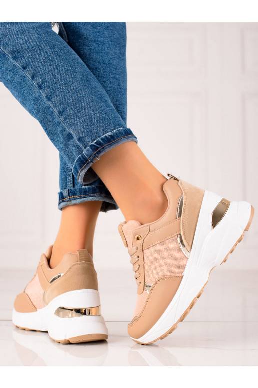 Štýlovo riešený model obuvi Sneakers...