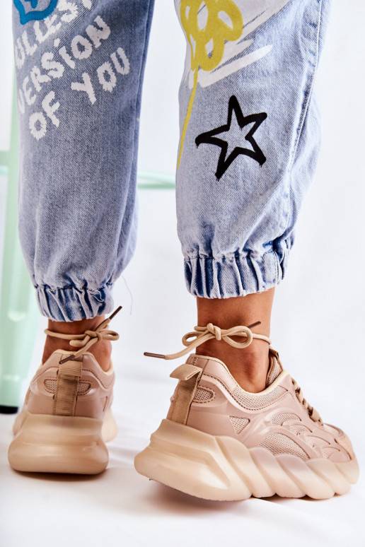 Tenisky model topánok béžovej farby... Tenisky model topánok béžovej farby...