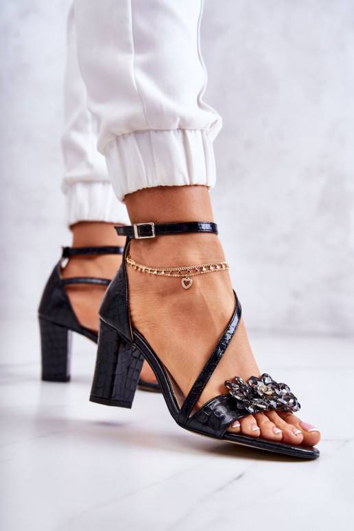 Dámske sandále s lesklými detailmi... Dámske sandále s lesklými detailmi...