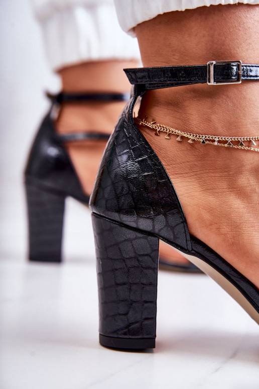 Dámske sandále s lesklými detailmi... Dámske sandále s lesklými detailmi...