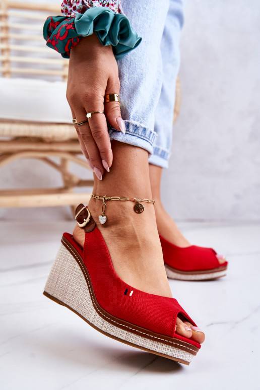 Pohodlné sandále s prackami v...