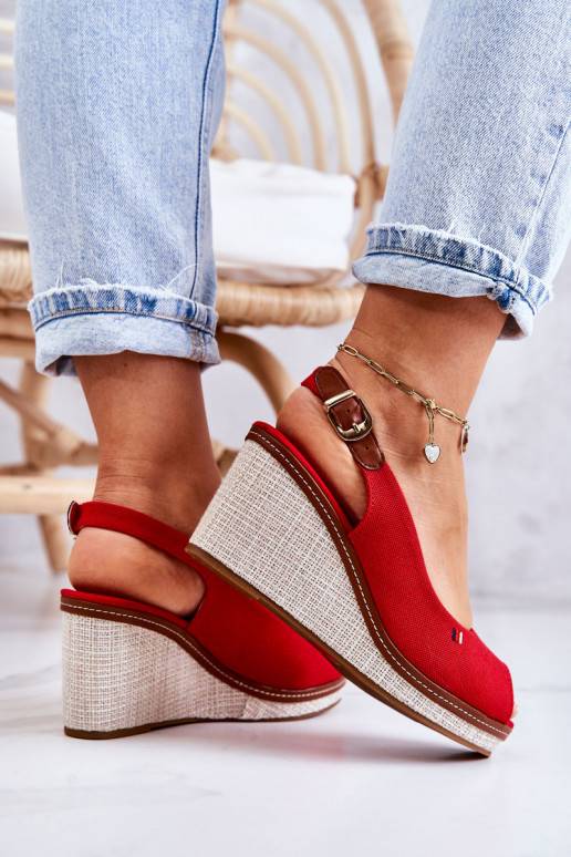 Pohodlné sandále s prackami v...