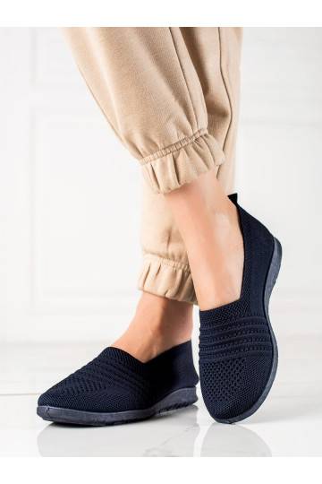 Klasické slip-on topánky...