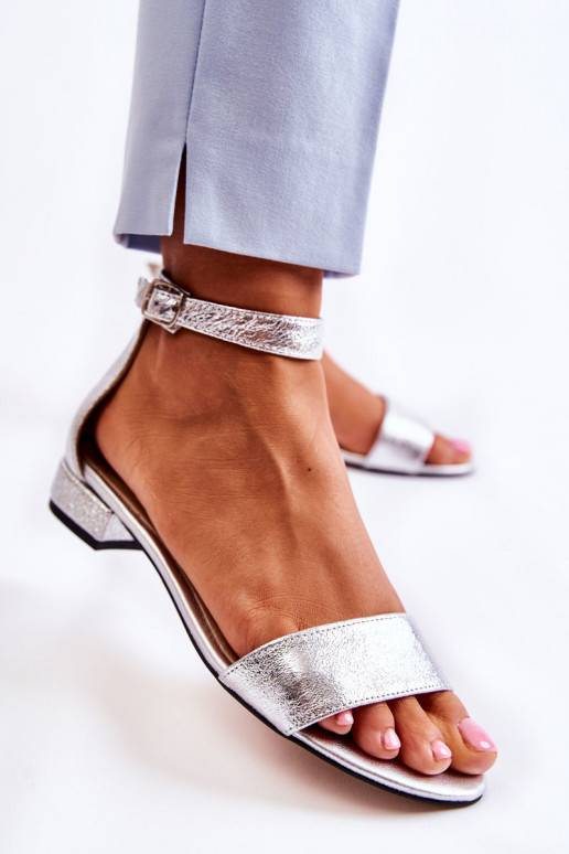 Sandále striebornej farby od Shanley