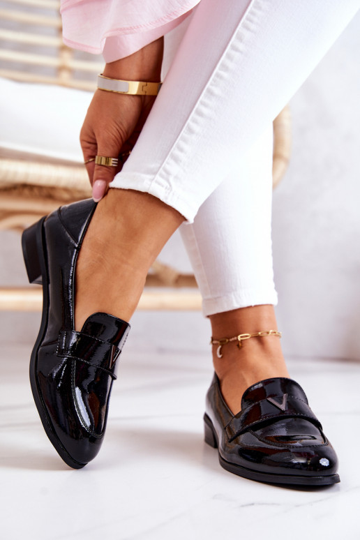 Topánky s lakovým efektom v čiernej...