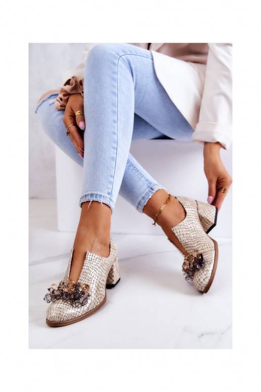 Topánky so štýlovými detailmi v... Topánky so štýlovými detailmi v...