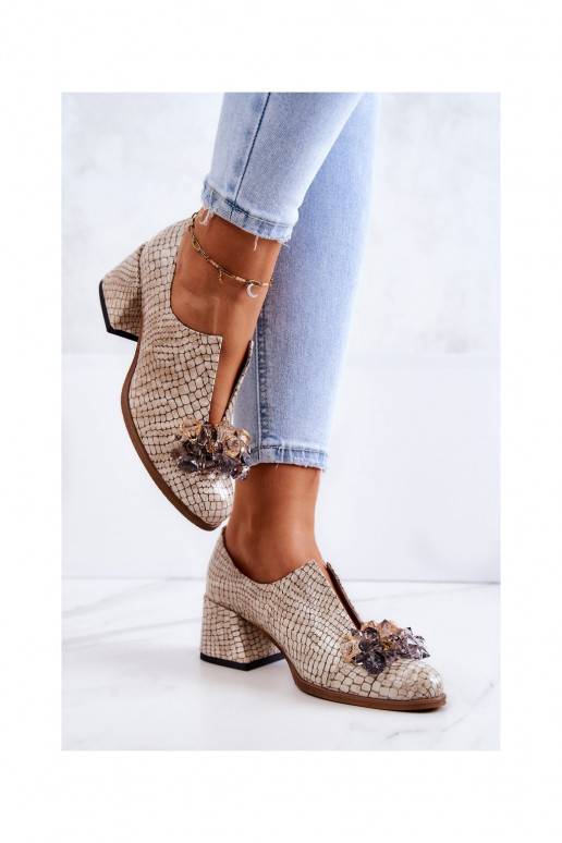 Topánky so štýlovými detailmi v... Topánky so štýlovými detailmi v...