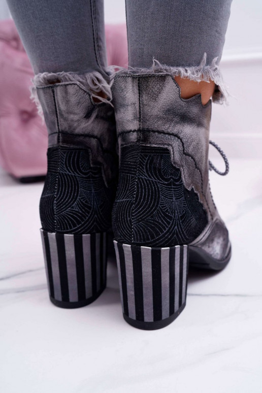 Šedé dámske čižmy z prírodnej kože Šedé dámske čižmy z prírodnej kože