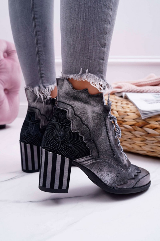 Šedé dámske čižmy z prírodnej kože Šedé dámske čižmy z prírodnej kože