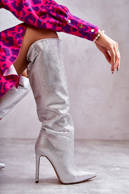 Dlhé čižmy s tenkými podpätkami...