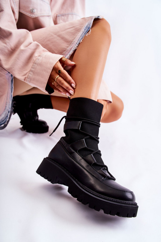 Čierne masívne čižmy s podrážkou... Čierne masívne čižmy s podrážkou...