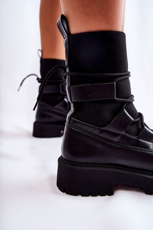 Čierne masívne čižmy s podrážkou... Čierne masívne čižmy s podrážkou...