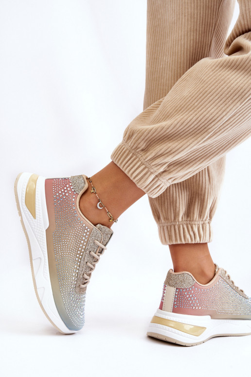 Lesklé tenisky s trblietavými očkami...