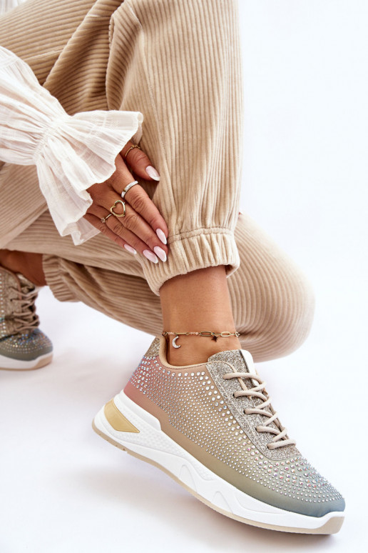 Lesklé tenisky s trblietavými očkami...