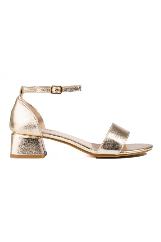 Sandále zlatej farby s podpätkom... Sandále zlatej farby s podpätkom...