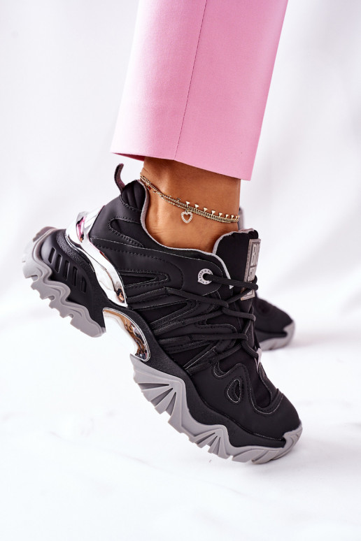 Čierne topánky športového štýlu...