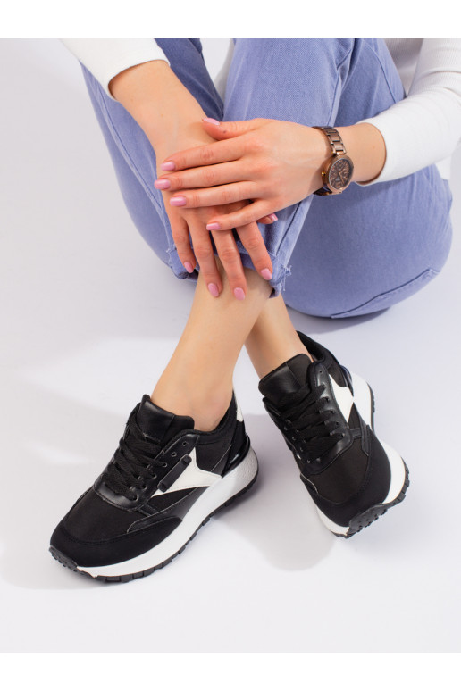 Športová obuv na vysokej platforme... Športová obuv na vysokej platforme...