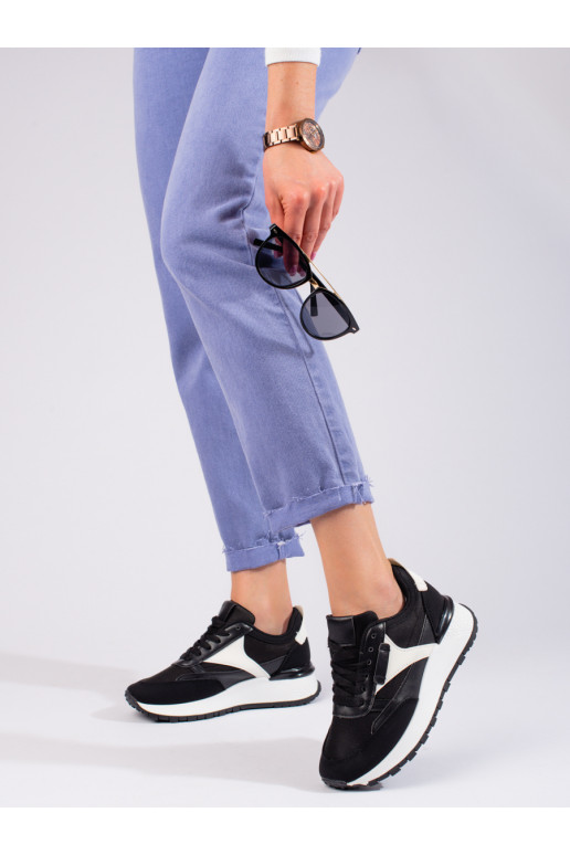 Športová obuv na vysokej platforme... Športová obuv na vysokej platforme...