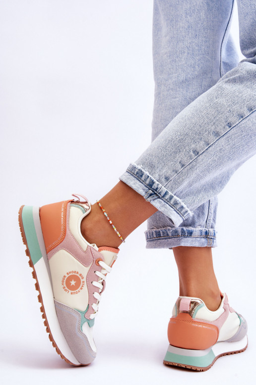 Tenisky model topánok v rôznych... Tenisky model topánok v rôznych...