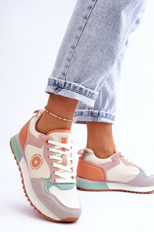 Tenisky model topánok v rôznych... Tenisky model topánok v rôznych...