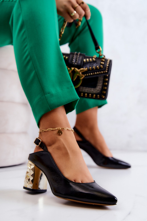 Čierne topánky so zlatými širokými... Čierne topánky so zlatými širokými...