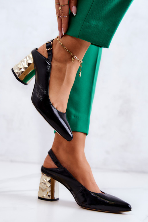 Čierne topánky so zlatými širokými... Čierne topánky so zlatými širokými...