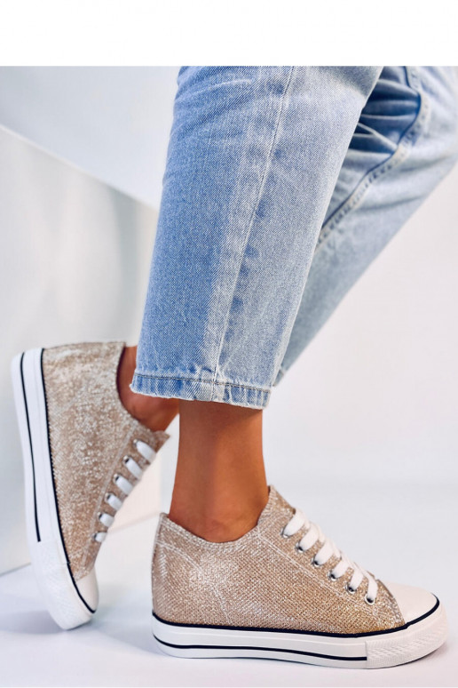 Neformálne béžové topánky na platforme Neformálne béžové topánky na platforme