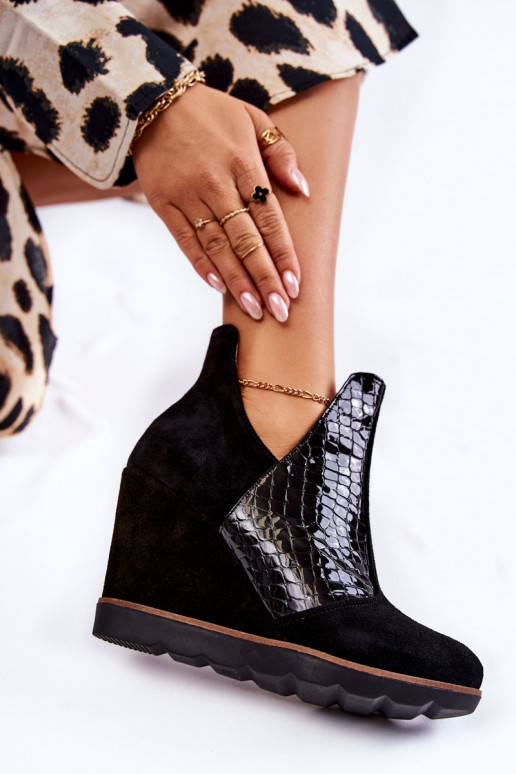 Semišové čižmy s platformou v čiernej... Semišové čižmy s platformou v čiernej...