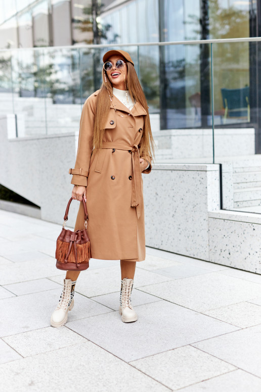 Béžové čižmy sú vyrobené z elastickej...