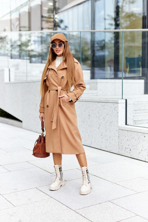 Béžové čižmy sú vyrobené z elastickej...