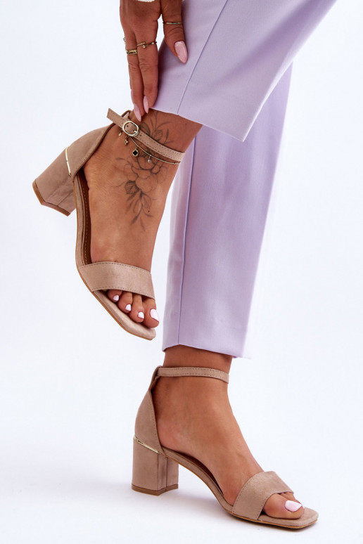 Béžové topánky na nízkom podpätku Béžové topánky na nízkom podpätku