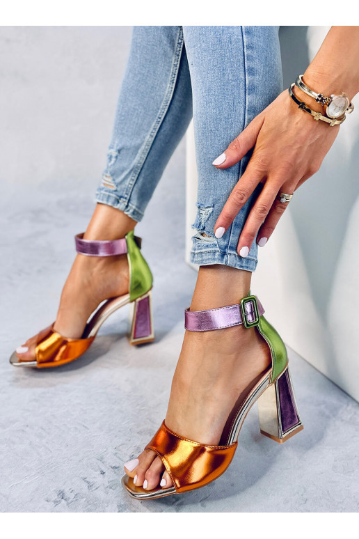 Farebné topánky na vysokom opätku...