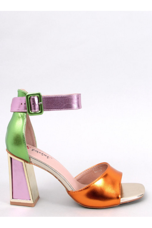 Farebné topánky na vysokom opätku...