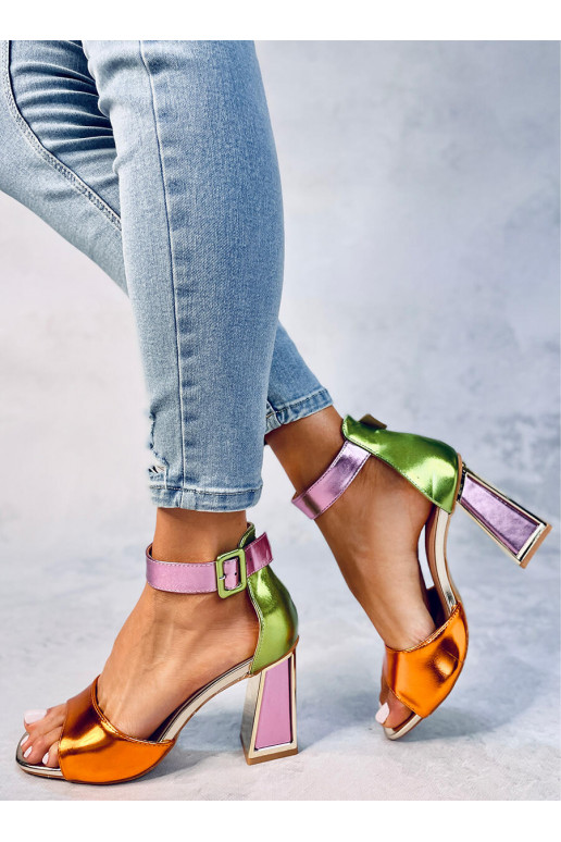 Farebné topánky na vysokom opätku...