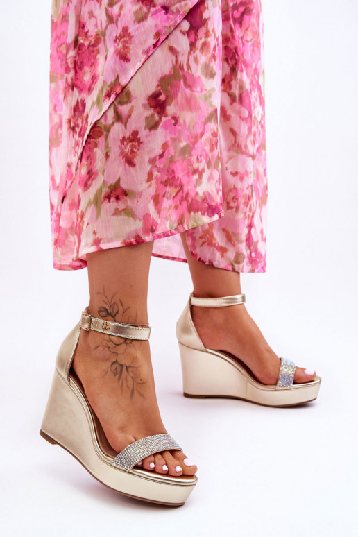 Sandále Arwen zlatej farby s platformou