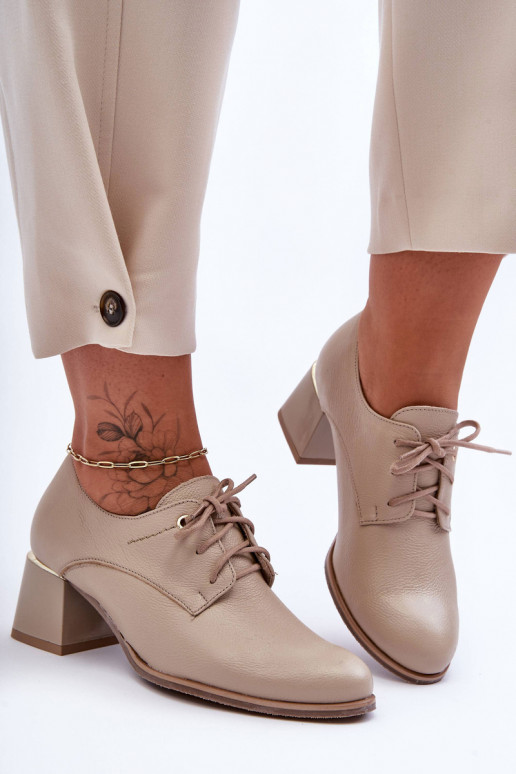 Klasický model topánok s podpätkami...