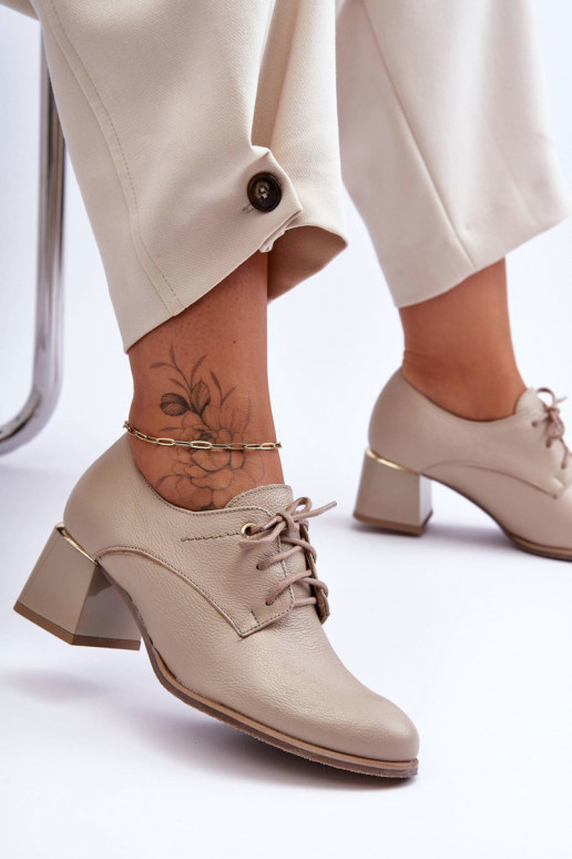 Klasický model topánok s podpätkami...