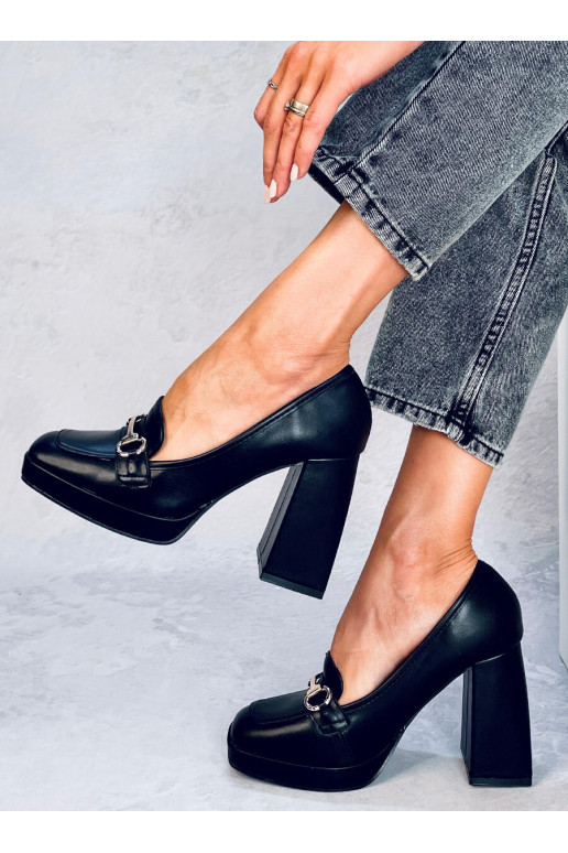 Štýlová topánka na hrubom podpätku v...