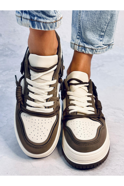 Tenisky model topánok so zvýšenou...