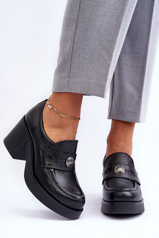 Topánky na podpätku v čiernej farbe... Topánky na podpätku v čiernej farbe...