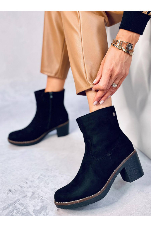 Topánky s gumovým podpätkom čiernej...