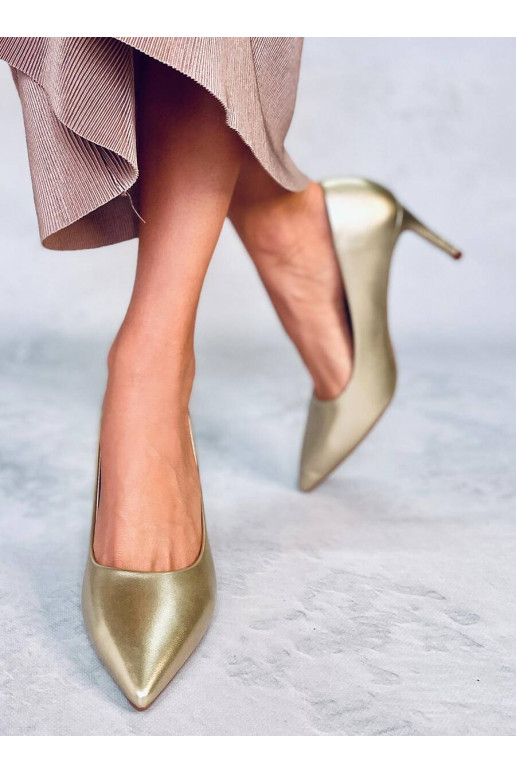 Topánky na vysokom opätku zlatej...