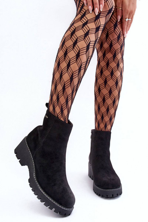 Semišové čižmy na širokých podpätkoch...