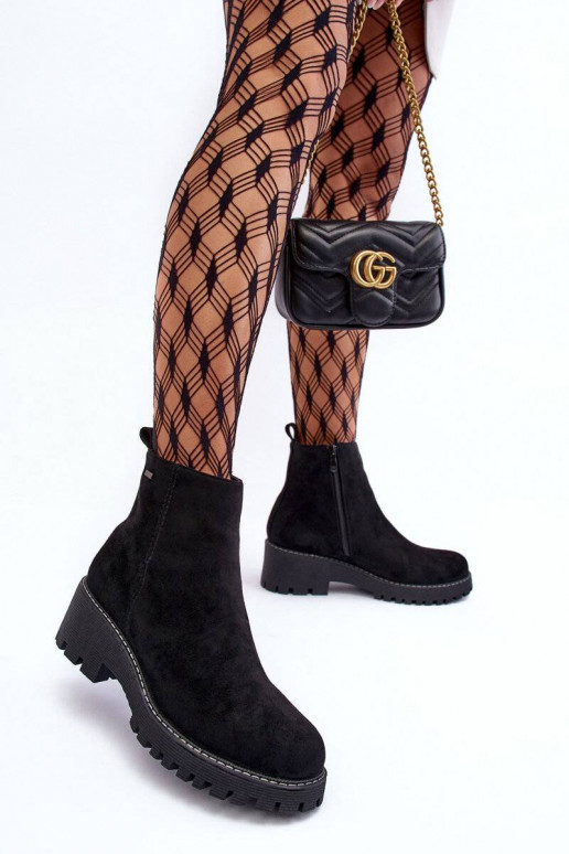 Semišové čižmy na širokých podpätkoch...