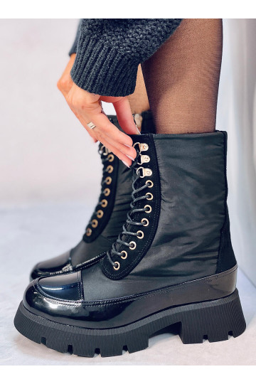 Čižmy so šnúrkami v čiernej...