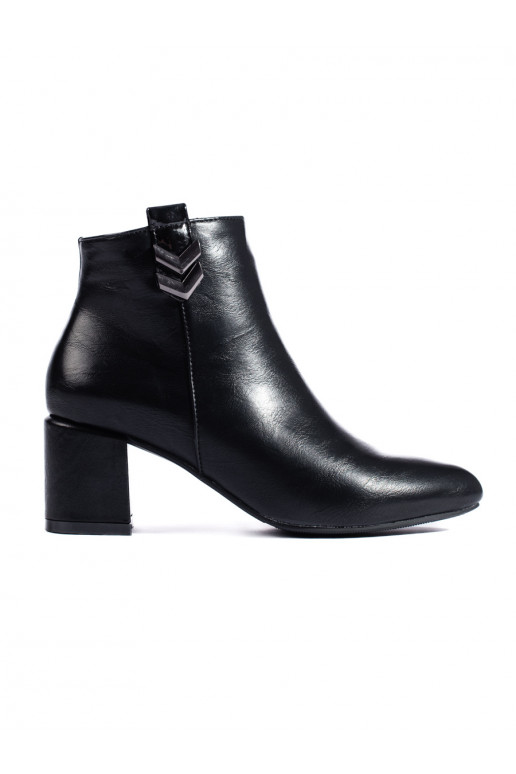 Elegantné topánky na podpätku v čiernej farbe